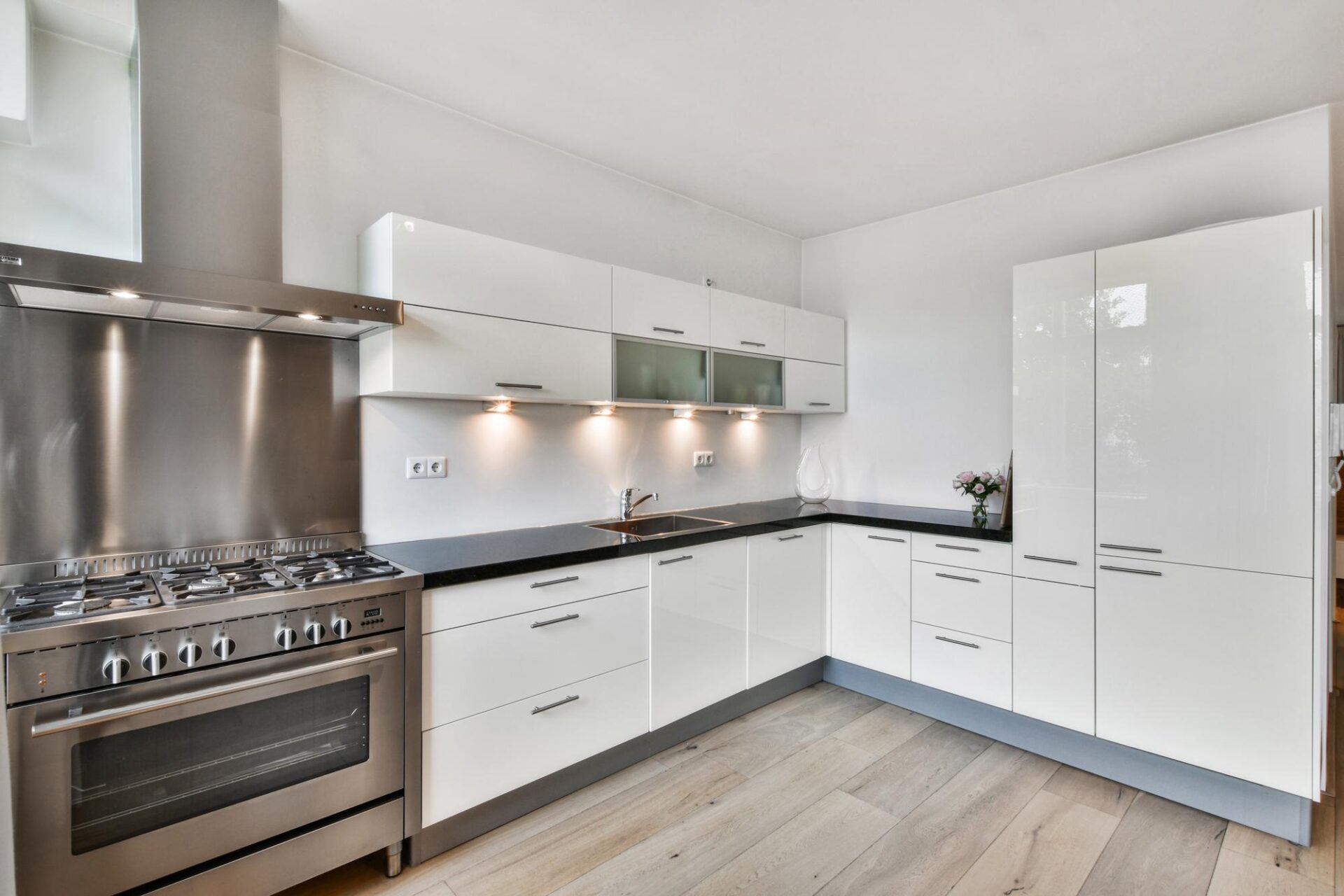 modern-kitchen-interior-white-colors Modern kitchen interior in white colors
